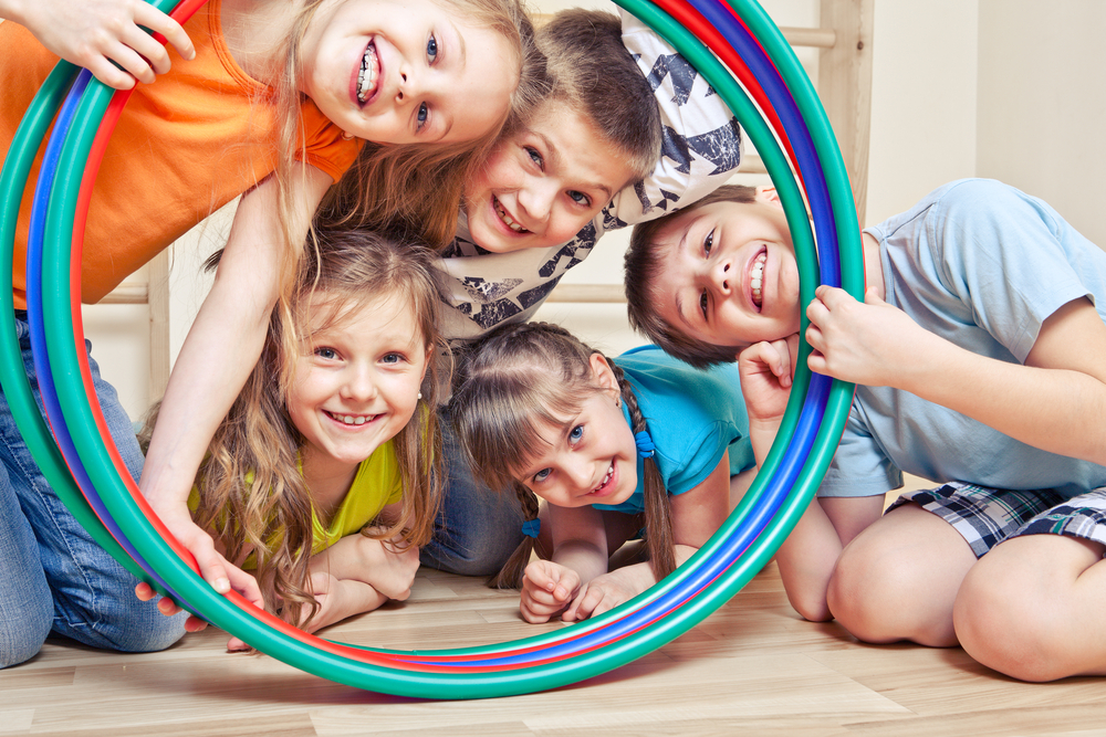 10 игр для детского сада: учимся дружить и помогать